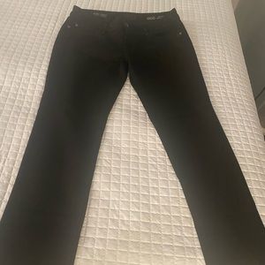 Black DL1961 mid-rise skinny ankle, 360 degrees comfort 4 way stretch, size 31